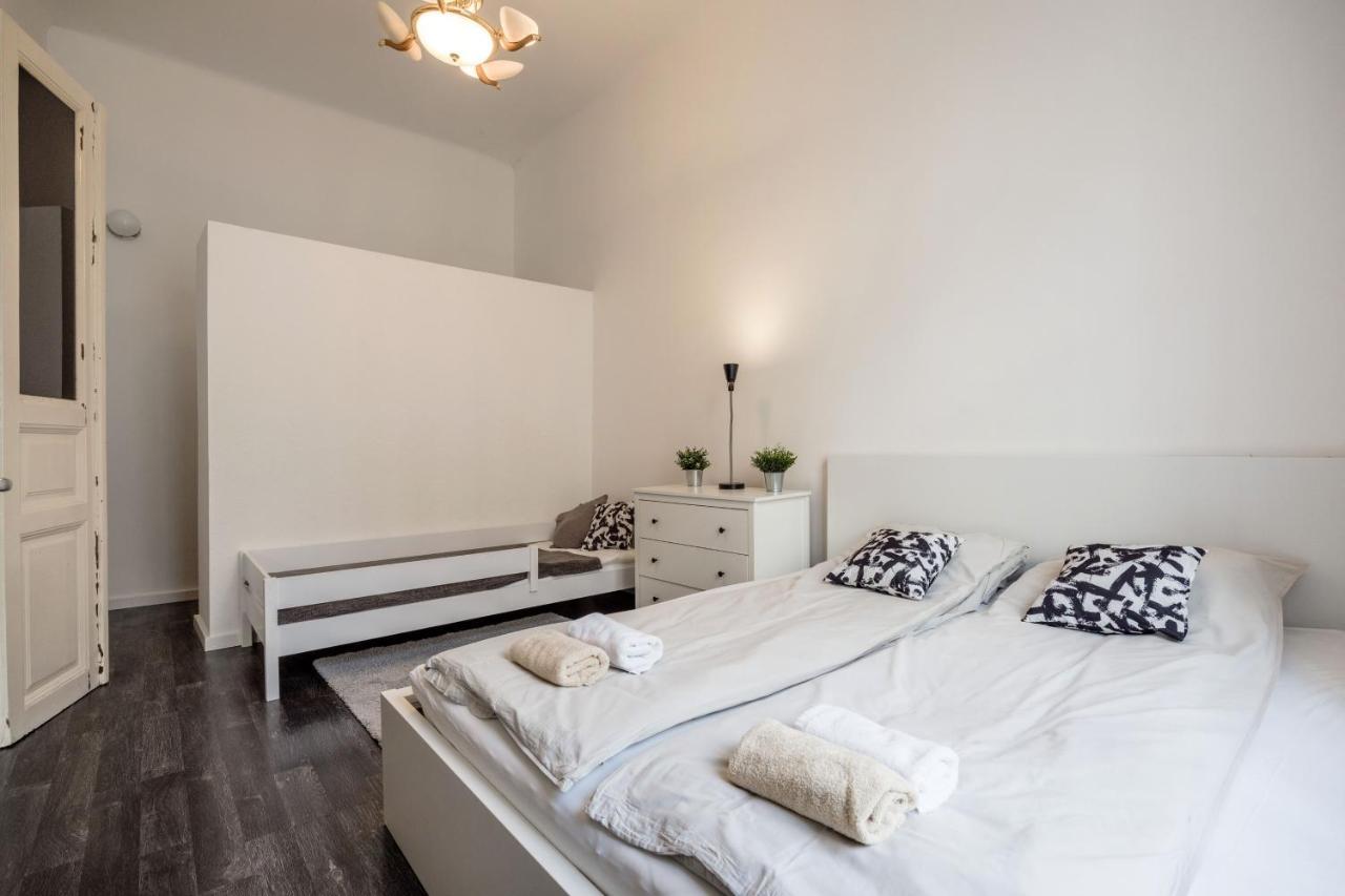 Spacious Apartment Almassy Будапеща Екстериор снимка