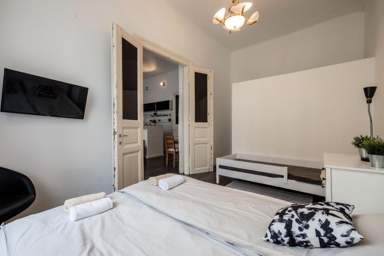 Spacious Apartment Almassy Будапеща Екстериор снимка