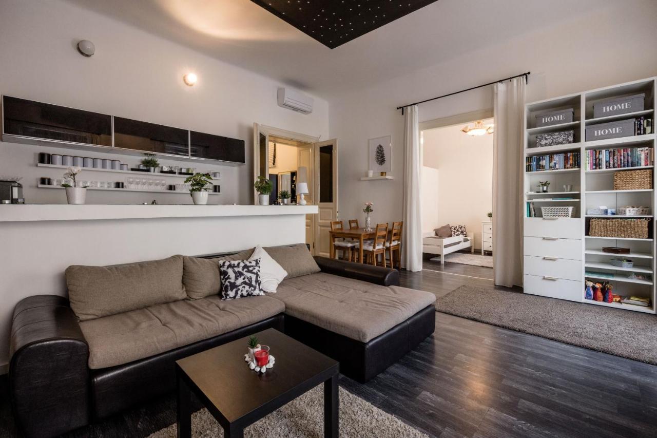Spacious Apartment Almassy Будапеща Екстериор снимка