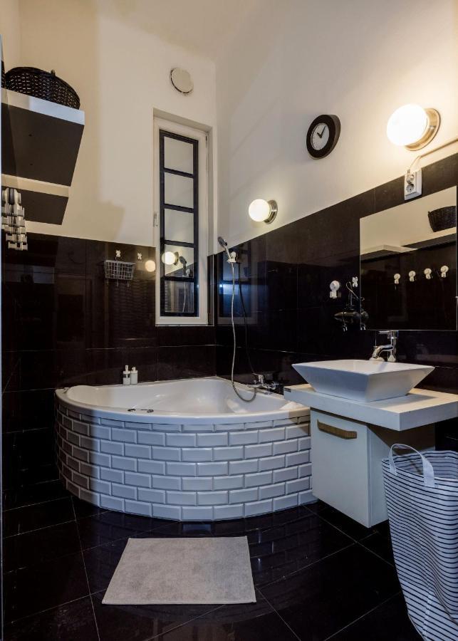 Spacious Apartment Almassy Будапеща Екстериор снимка