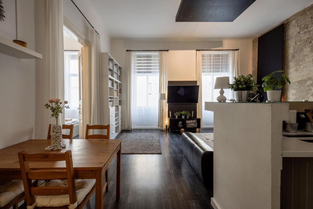 Spacious Apartment Almassy Будапеща Екстериор снимка